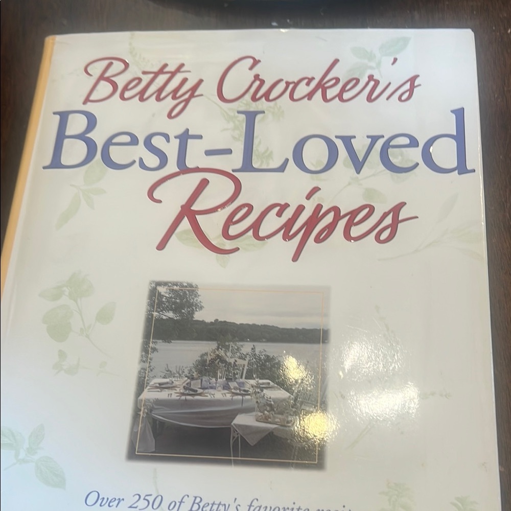 Betty Crocker Cream and Red Kitchen Cookbook